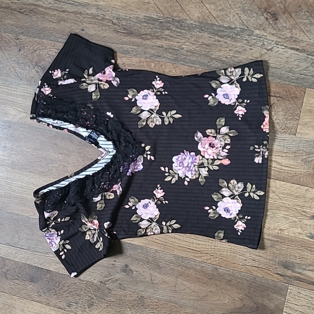 Rue21 Women's Floral Top Size Large